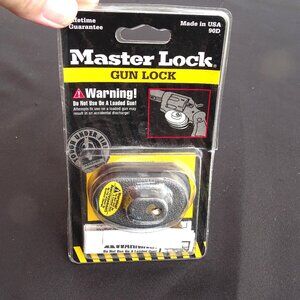 Master Lock Gun Trigger Lock 90D Handgun Safety Device New in Package
